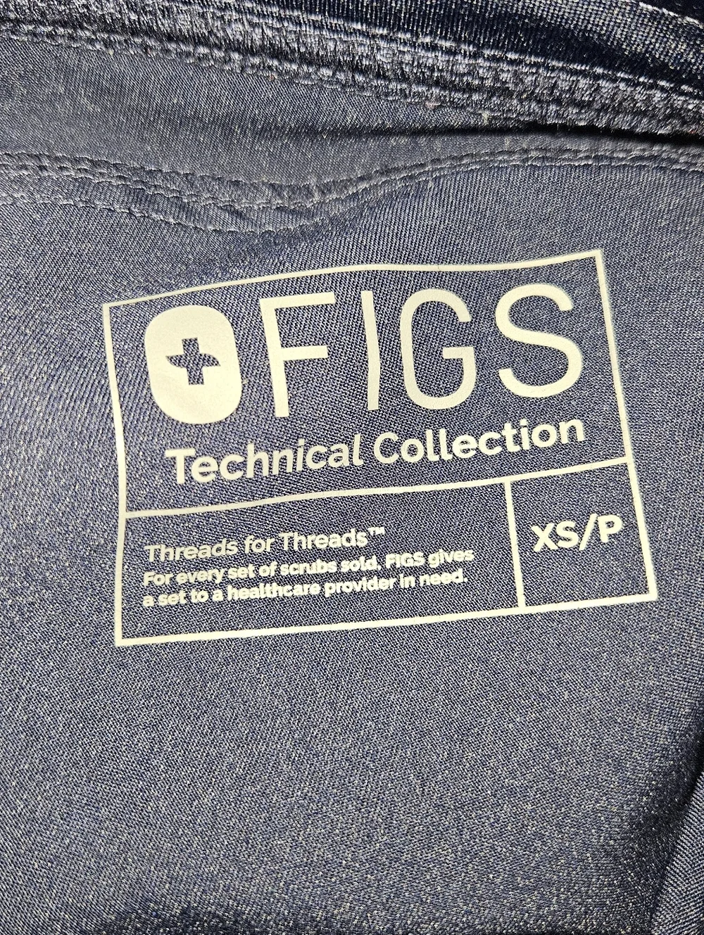 EUC Womens FIGS XS Navy Catarina Scrub Top and XS Petite Kade Cargos Set - Picture 5 of 7